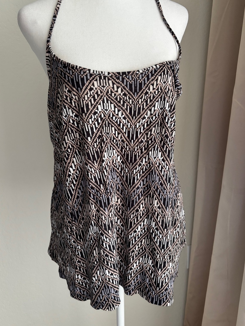 Old Navy Black & Cream Geometric Print Cami, size M